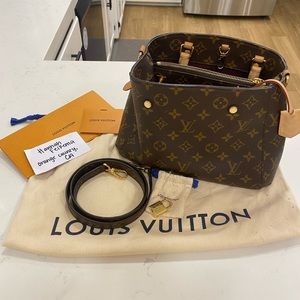 LOUIS VUITTON MONTAIGNE MM
